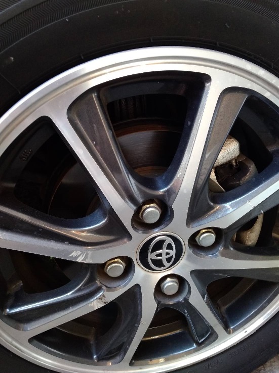 perbedaan rem cakram dan tromol